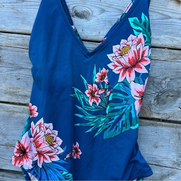 Kona Sol True Blue Floral One Piece Crossback Bathing Suit Women’s Size XL - Picture 2 of 5